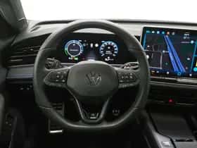 Volkswagen Passat (2025) thumbnail 45