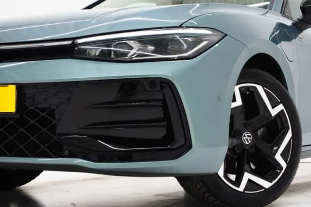 Volkswagen Passat (2025) thumbnail 6