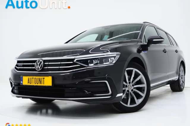 Volkswagen Passat (2022) thumbnail 1