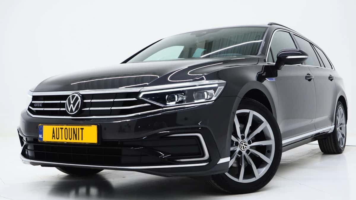 Volkswagen Passat (2022) — foto 1