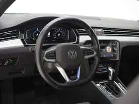 Volkswagen Passat (2022) thumbnail 17