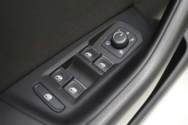 Volkswagen Passat (2022) thumbnail 18