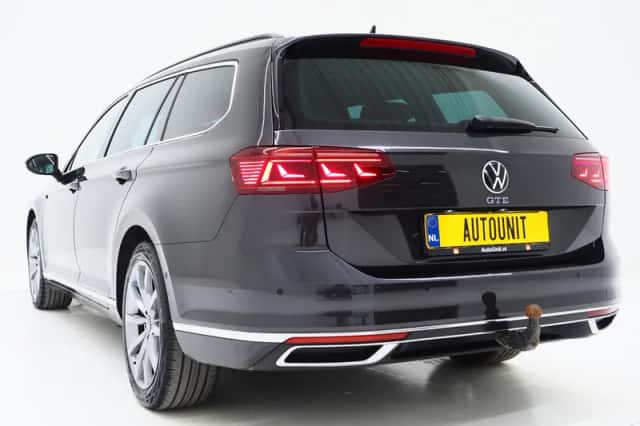 Volkswagen Passat (2022) thumbnail 3