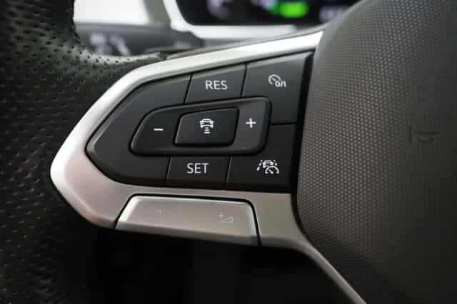 Volkswagen Passat (2022) thumbnail 22