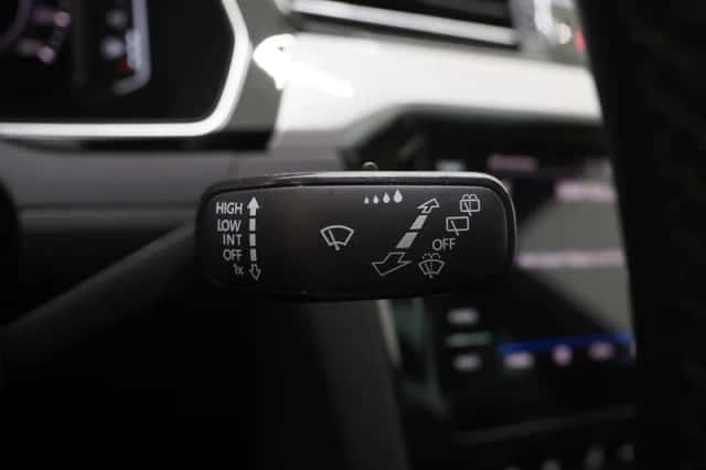 Volkswagen Passat (2022) thumbnail 24