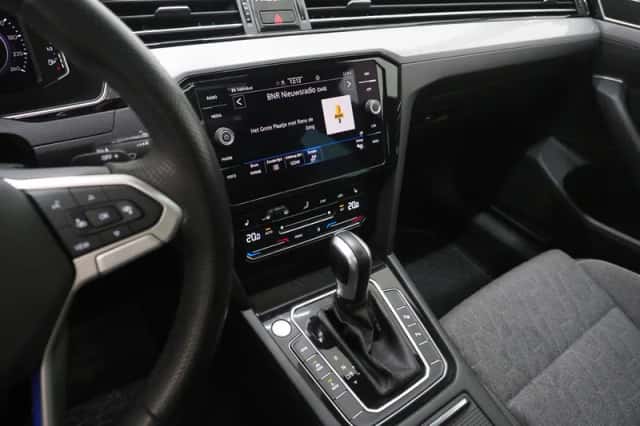 Volkswagen Passat (2022) thumbnail 34
