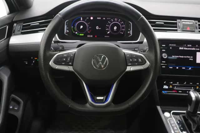 Volkswagen Passat (2022) thumbnail 35