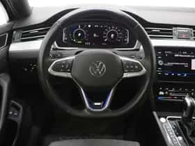 Volkswagen Passat (2022) thumbnail 35