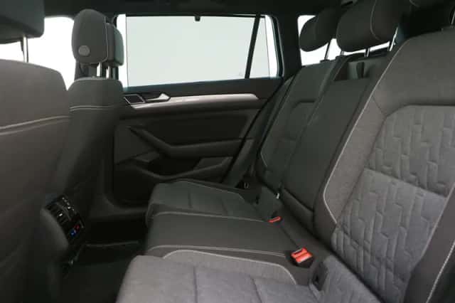 Volkswagen Passat (2022) thumbnail 36
