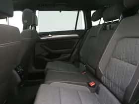 Volkswagen Passat (2022) thumbnail 36