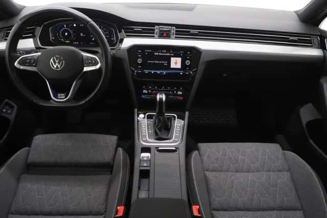 Volkswagen Passat (2022) thumbnail 5