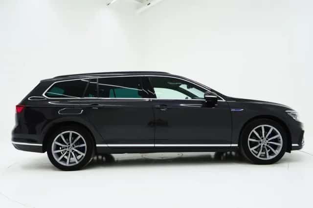 Volkswagen Passat (2022) thumbnail 10