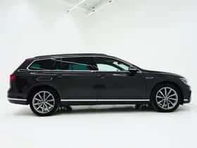 Volkswagen Passat (2022) thumbnail 10
