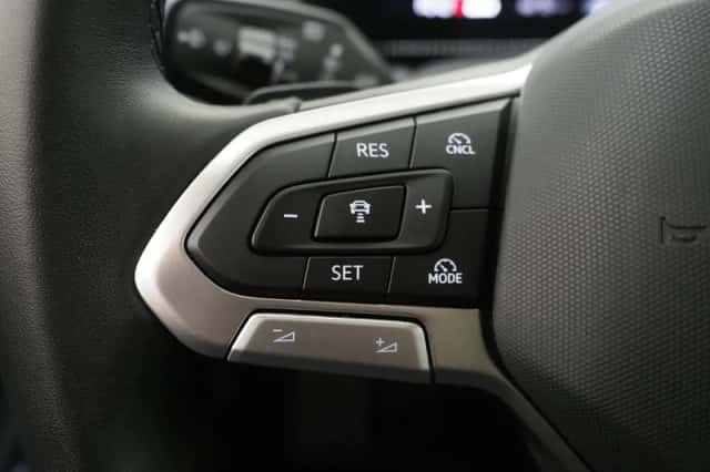 Volkswagen Passat (2025) thumbnail 21