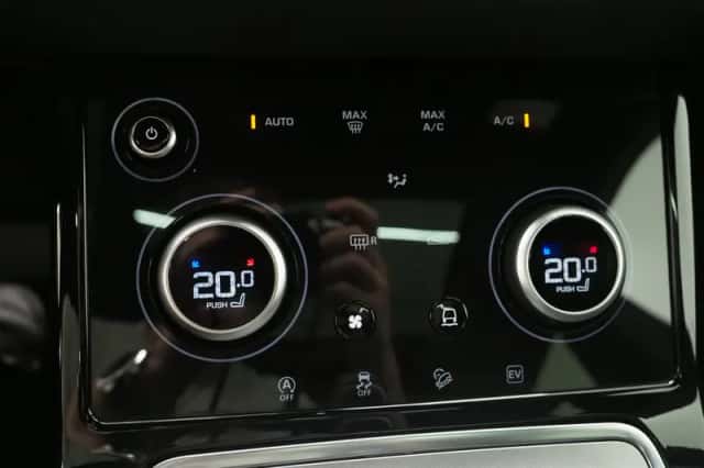 Land Rover Range Rover Evoque (2023) thumbnail 34