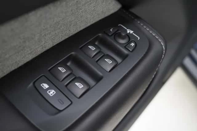 Volvo XC60 (2023) thumbnail 22