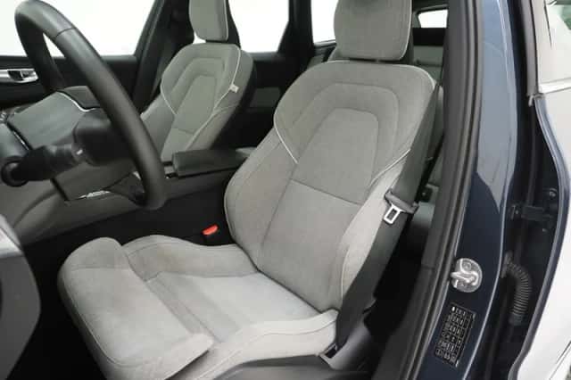Volvo XC60 (2023) thumbnail 4