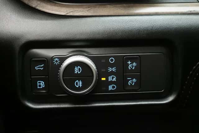 Ford Explorer (2021) thumbnail 23