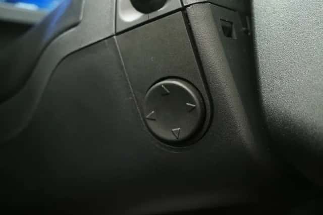 Ford Explorer (2021) thumbnail 25
