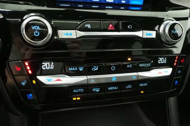 Ford Explorer (2021) thumbnail 38