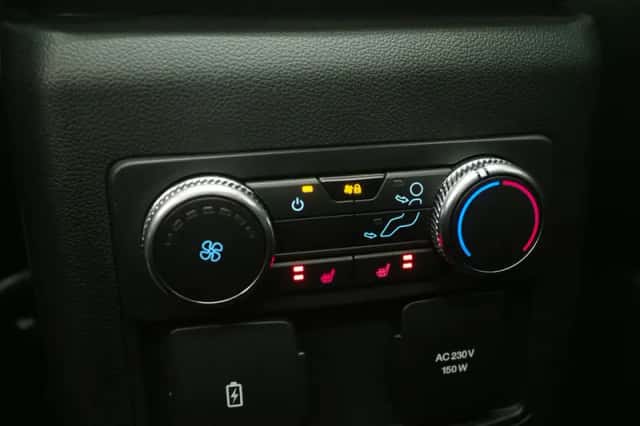 Ford Explorer (2021) thumbnail 42