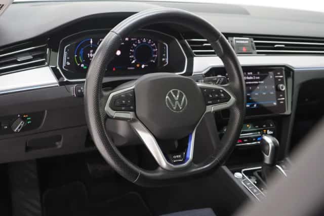 Volkswagen Passat (2021) thumbnail 16