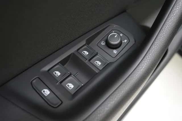 Volkswagen Passat (2021) thumbnail 18