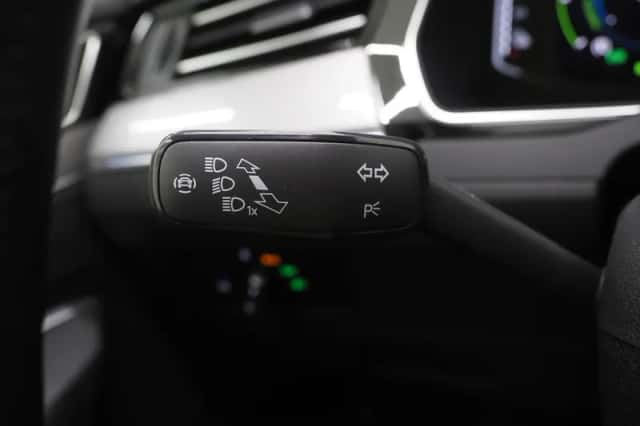 Volkswagen Passat (2021) thumbnail 21