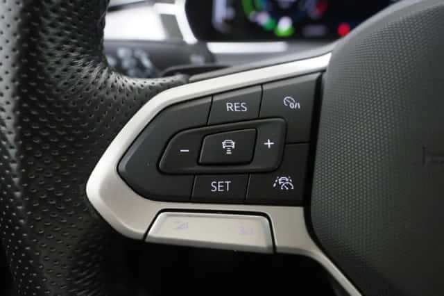 Volkswagen Passat (2021) thumbnail 22
