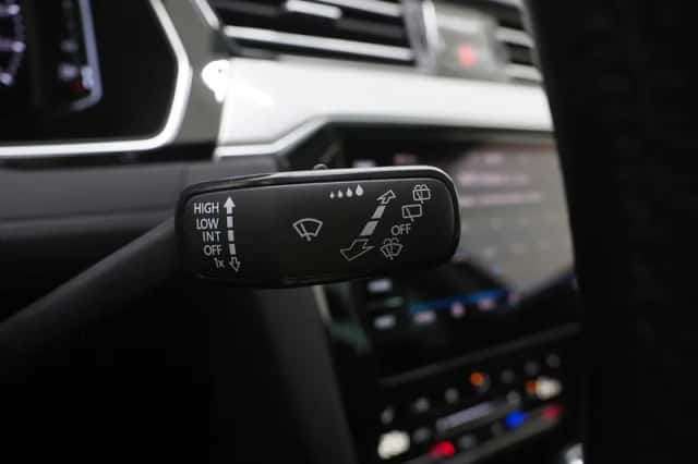 Volkswagen Passat (2021) thumbnail 24