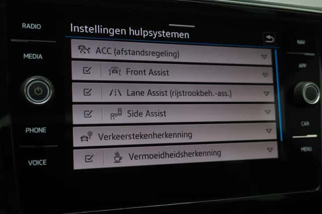 Volkswagen Passat (2021) thumbnail 28