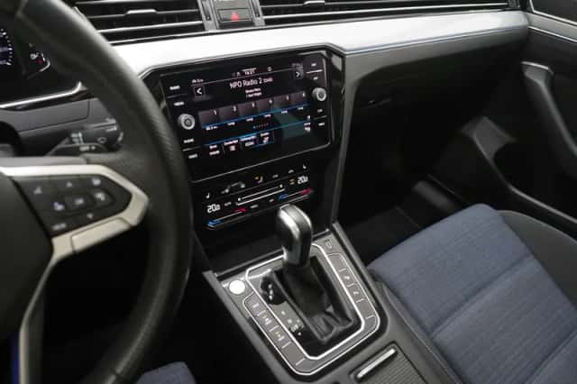 Volkswagen Passat (2021) thumbnail 32