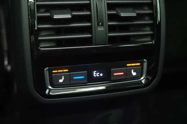Volkswagen Passat (2021) thumbnail 33