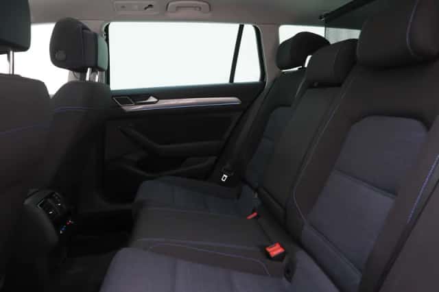Volkswagen Passat (2021) thumbnail 35