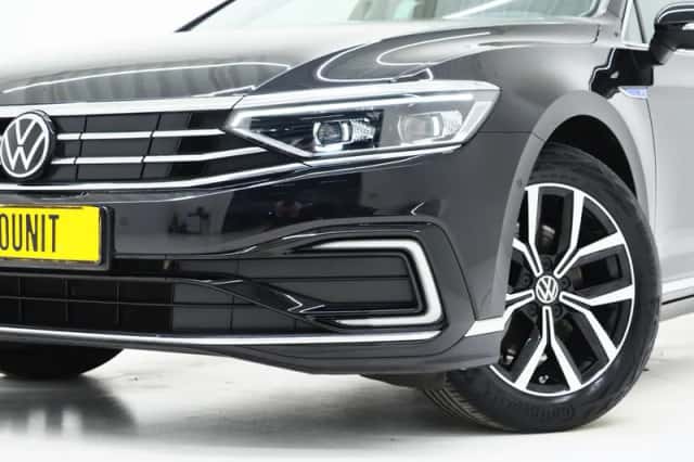 Volkswagen Passat (2021) thumbnail 6
