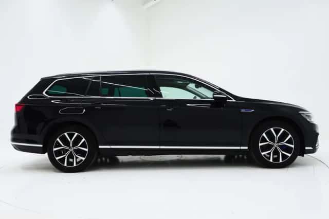 Volkswagen Passat (2021) thumbnail 9