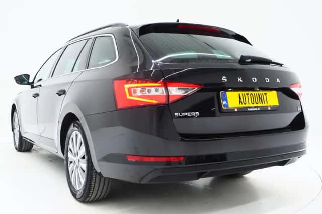 Škoda Superb (2022) thumbnail 3