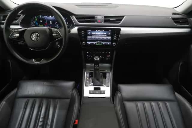 Škoda Superb (2022) thumbnail 5