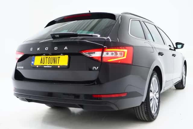 Škoda Superb (2022) thumbnail 9