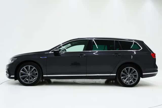 Volkswagen Passat (2022) thumbnail 2