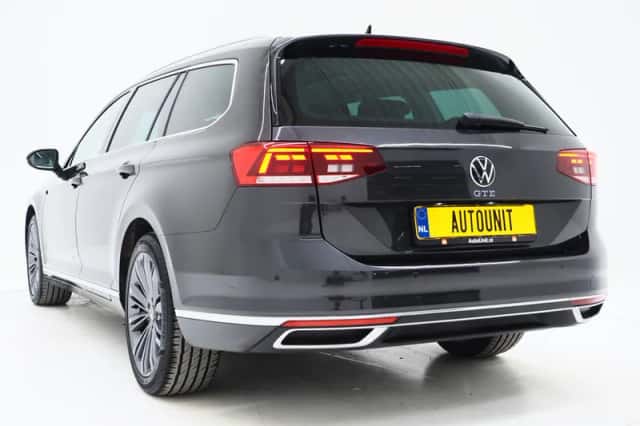 Volkswagen Passat (2022) thumbnail 3