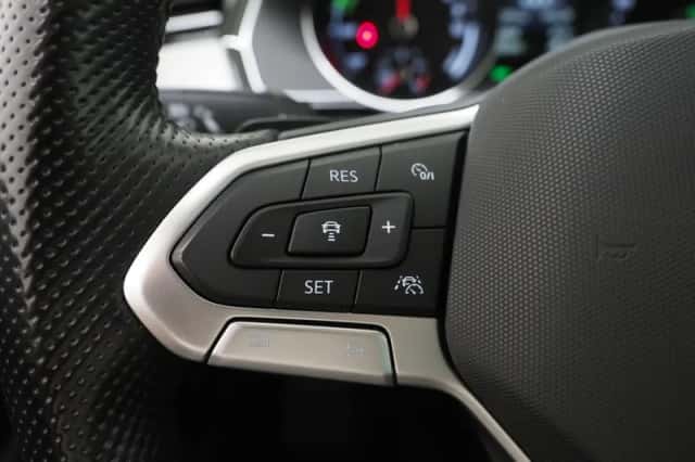Volkswagen Passat (2022) thumbnail 22