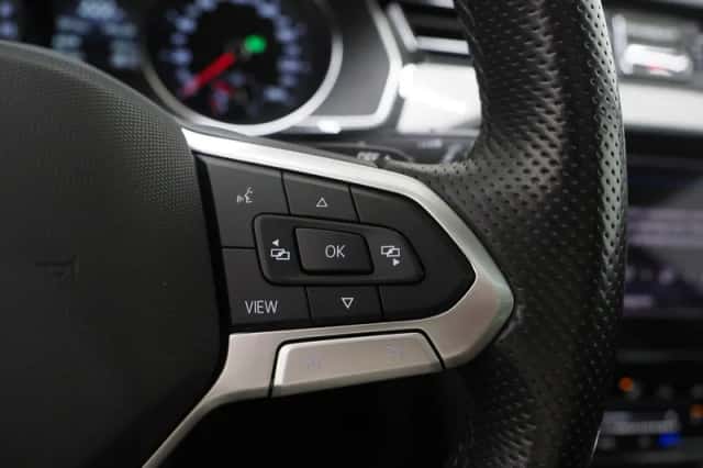 Volkswagen Passat (2022) thumbnail 23