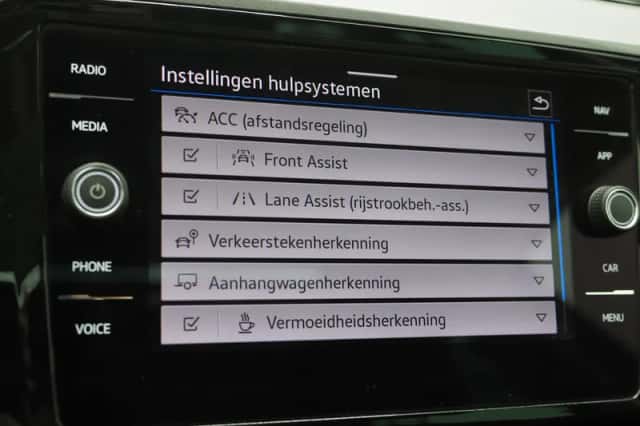 Volkswagen Passat (2022) thumbnail 30