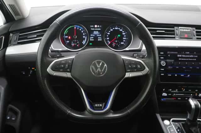 Volkswagen Passat (2022) thumbnail 35