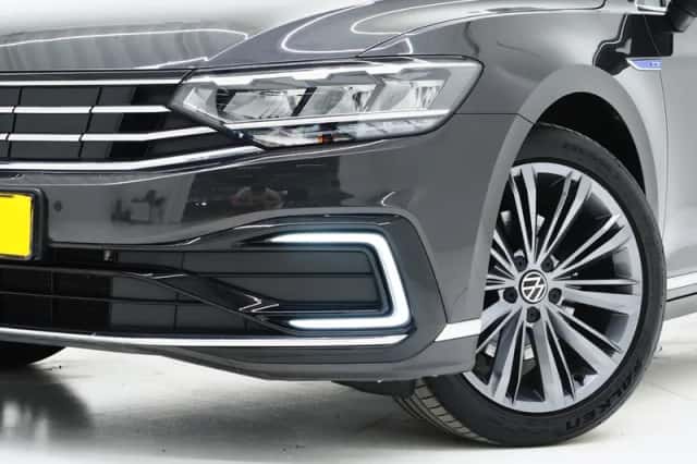 Volkswagen Passat (2022) thumbnail 6
