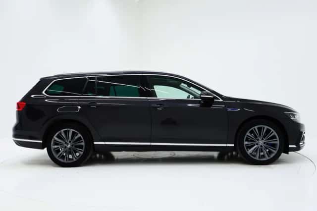 Volkswagen Passat (2022) thumbnail 10