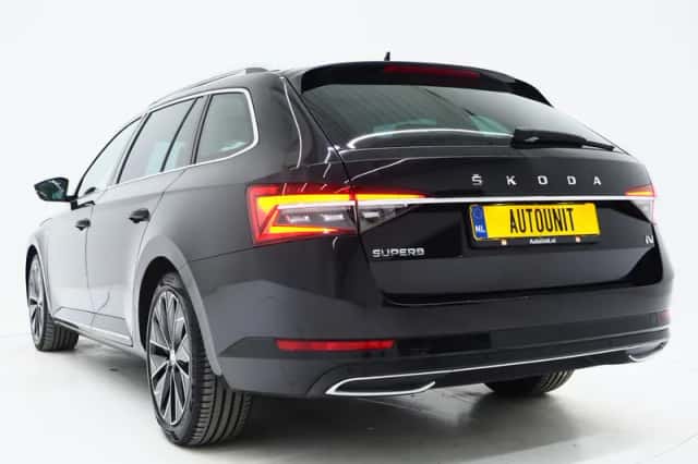 Škoda Superb (2022) thumbnail 3