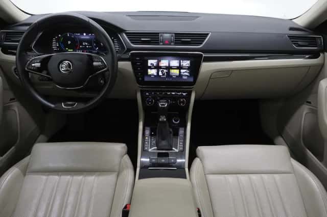 Škoda Superb (2022) thumbnail 5