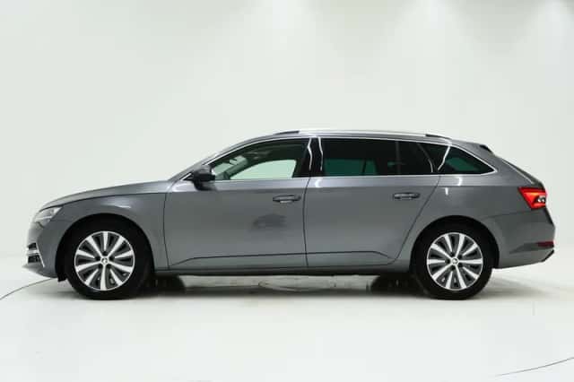 Škoda Superb (2022) thumbnail 2